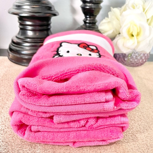 NWT Set of 2 HELLO KITTY Hand Towels - Picture 7 of 7